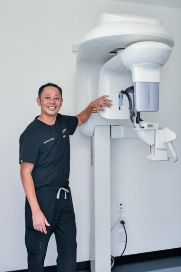 Contemporary Endodontics | Dr. Wan with CBCT Scanner